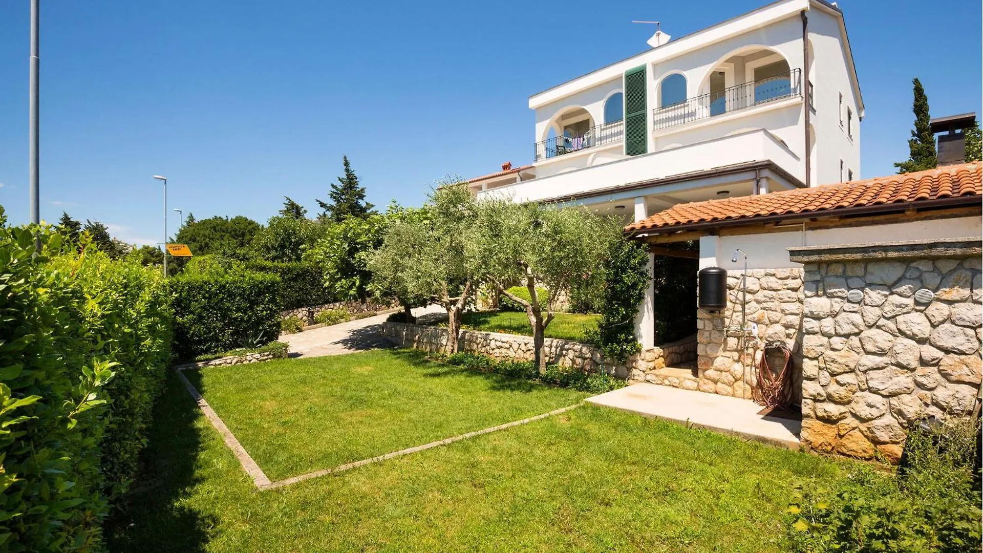 Beautiful Apartment In Novi Vinodolski 0*,